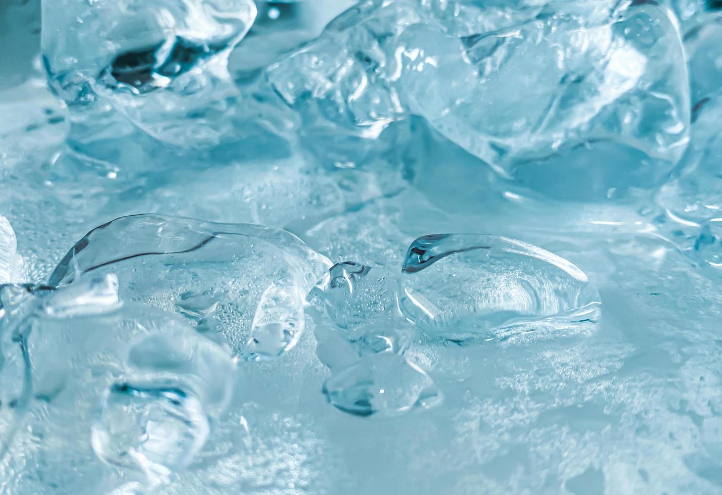 The ice cube shape has been adjusted to add color,It will help refresh and make you feel good. photo
