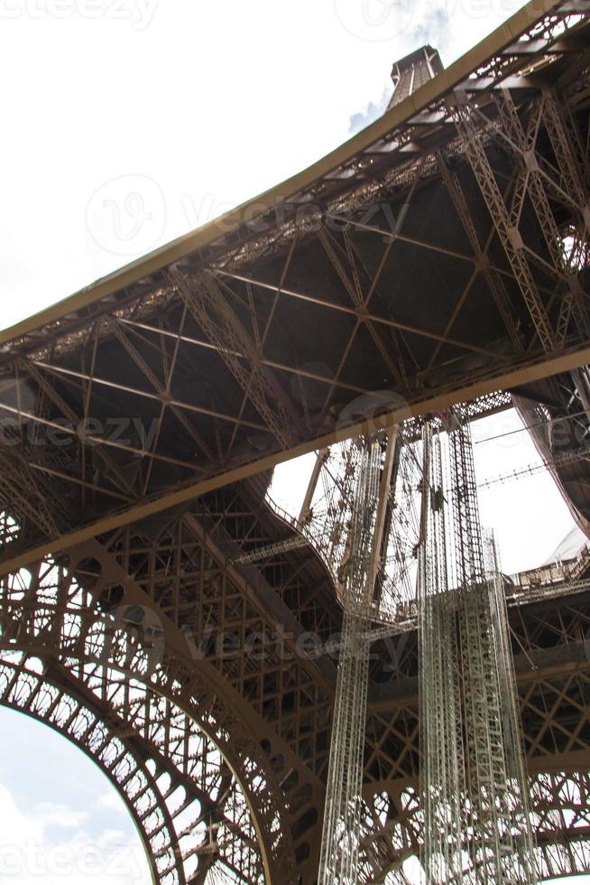 torre eiffel parís vista cercana foto