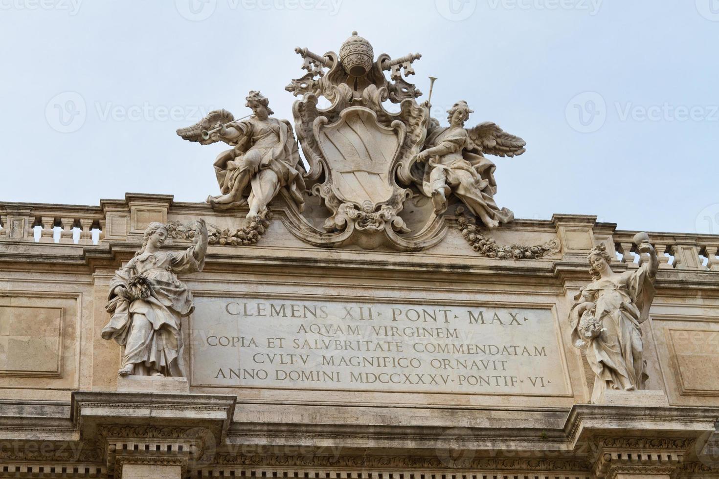 Parte superior de la escultura de la Fontana di Trevi, Roma, Italia foto