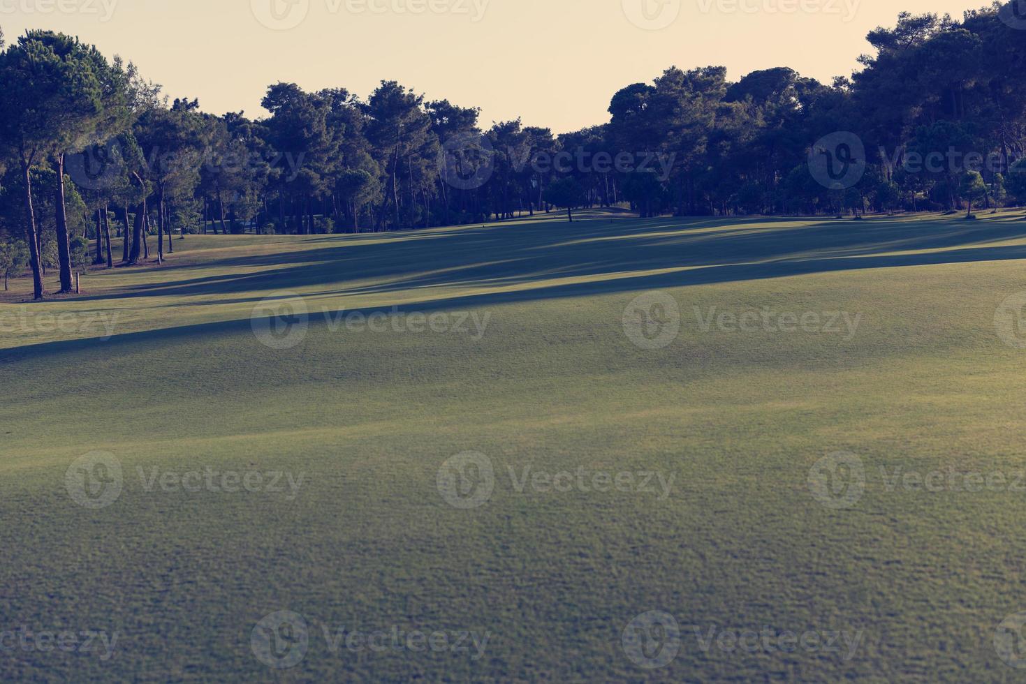 campo de golf en un día soleado foto