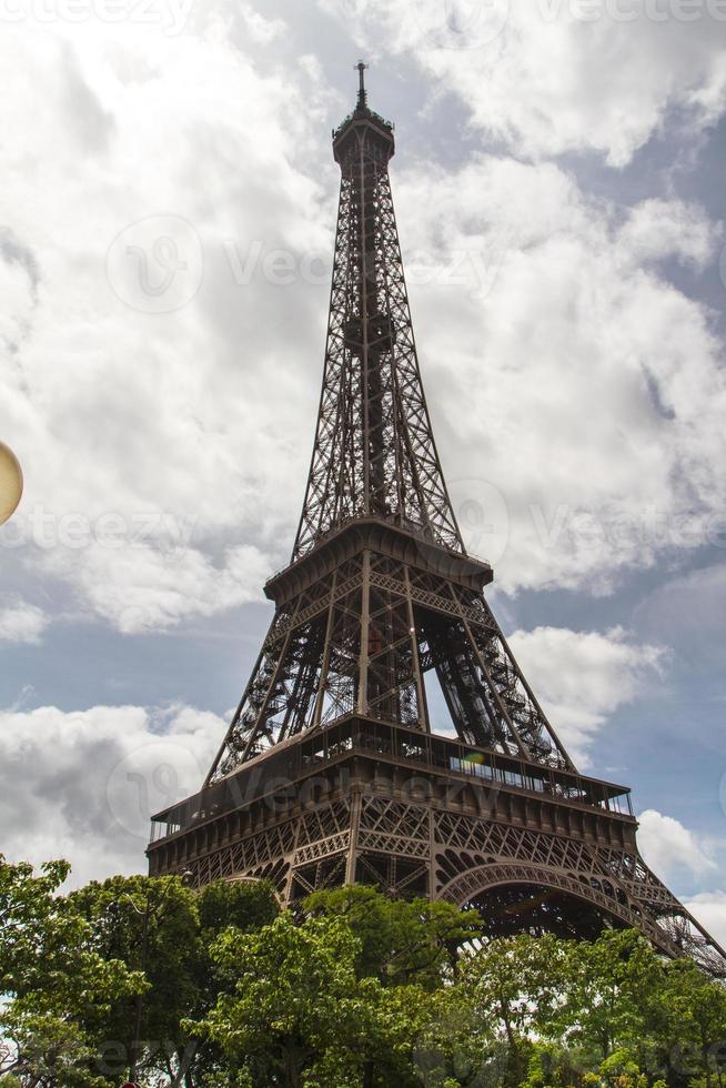 torre eiffel parís vista vertical foto