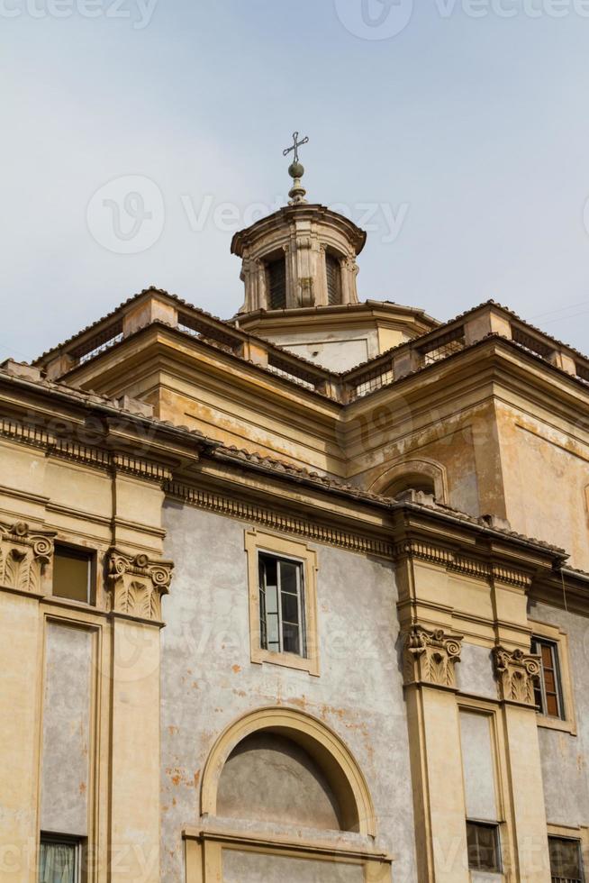 gran iglesia en el centro de roma, italia. foto