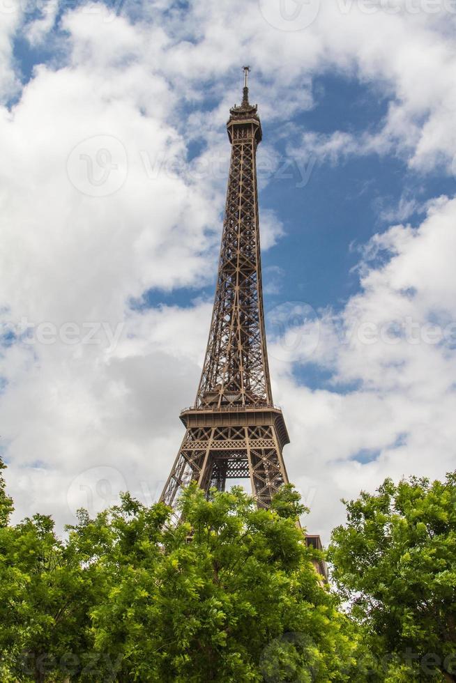 torre eiffel parís vista vertical foto