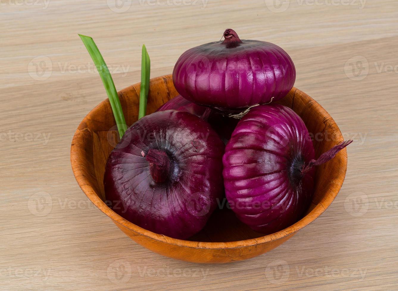 Violet onion in a bowl 10866553 Stock Photo at Vecteezy