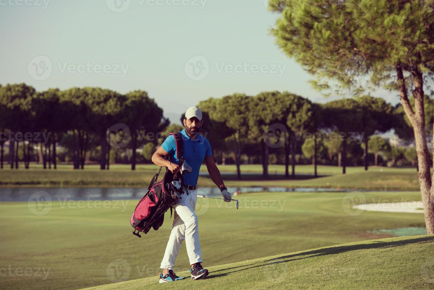 golfer walking and carrying bag 10871978 Stock Photo at Vecteezy