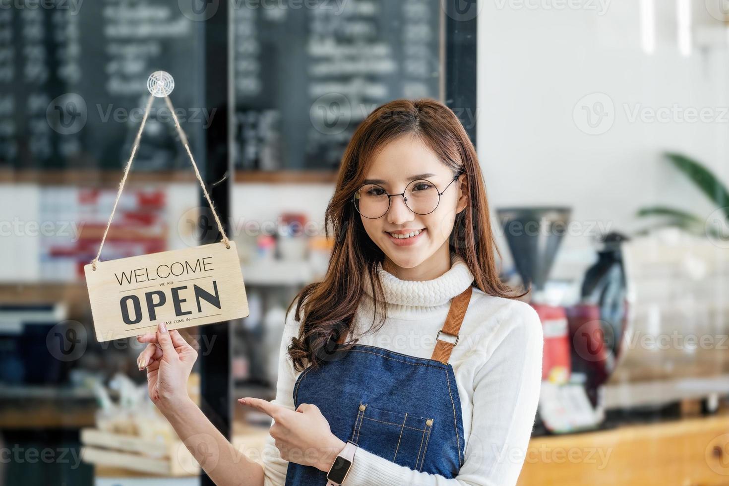 Startup stores, small business owners Standing to display a sign at the reception for customers who will come to use the service in the shop after the coronavirus situation began to unfold. photo