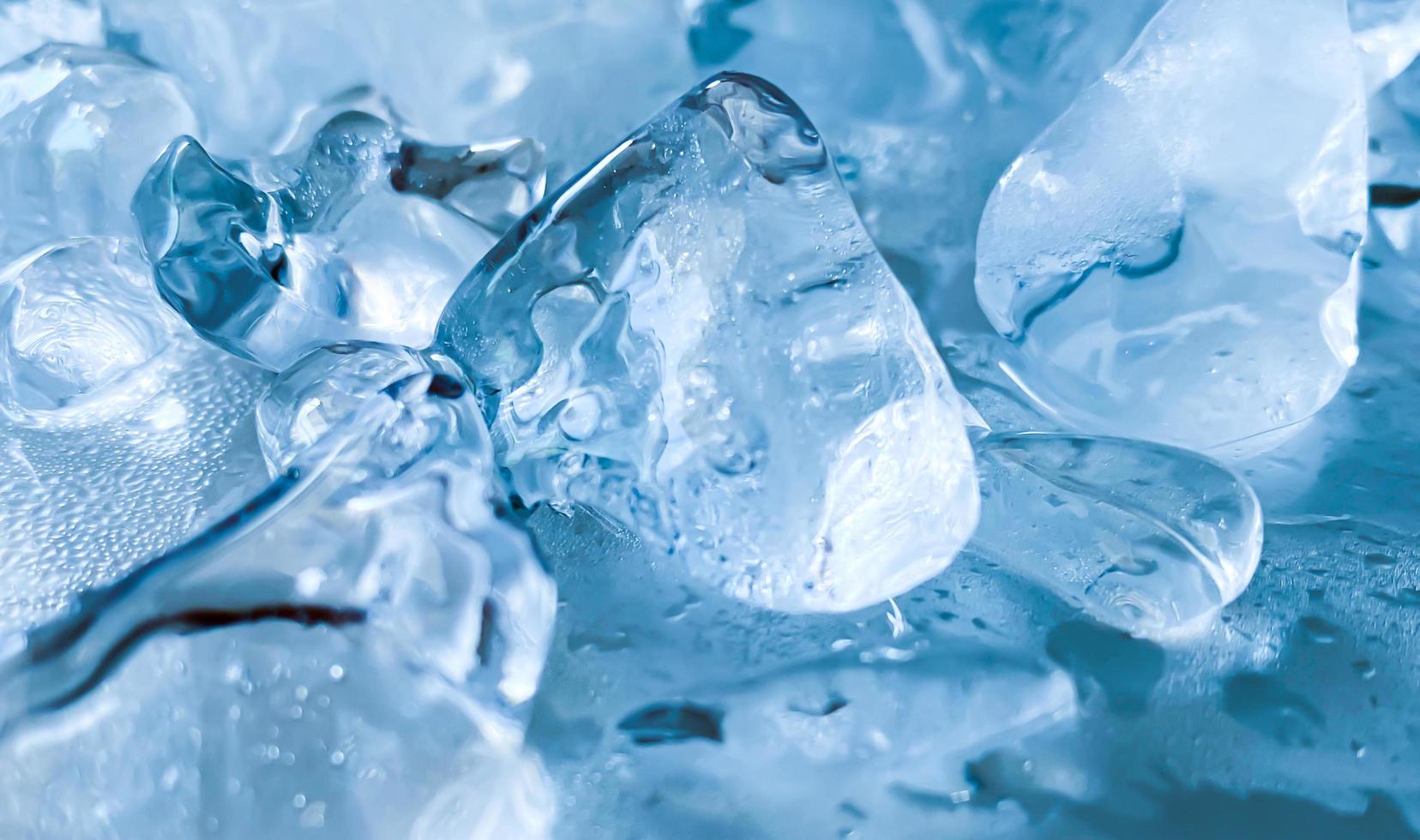 The ice cube shape has been adjusted to add color,It will help refresh and make you feel good. photo