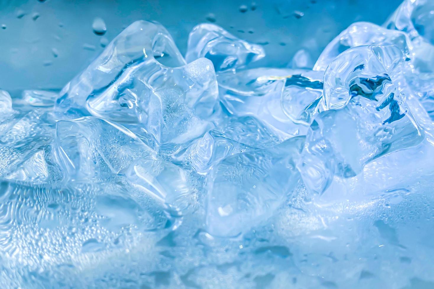 The ice cube shape has been adjusted to add color,It will help refresh and make you feel good. photo