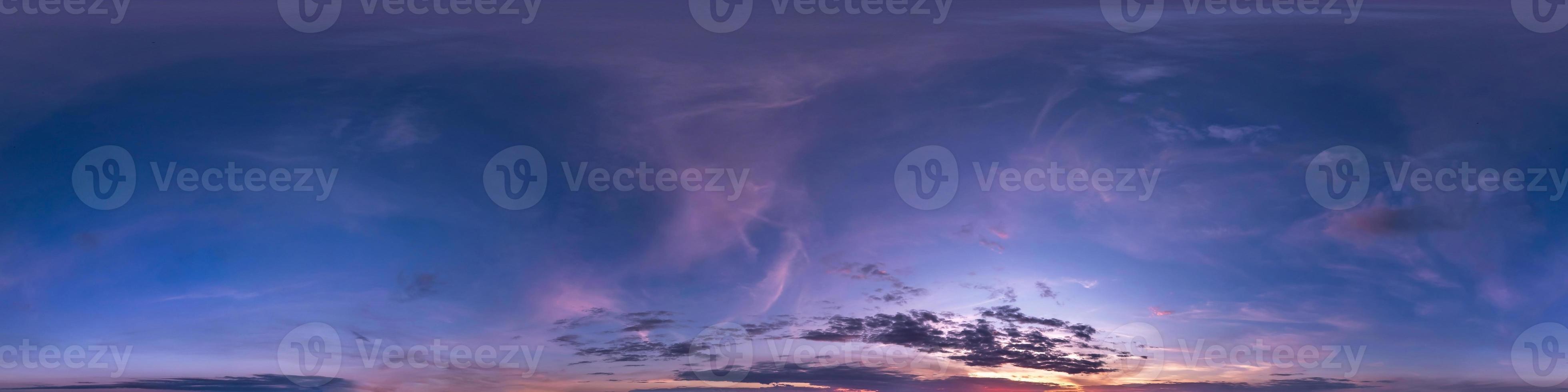 Seamless dark blue and pink sky before sunset hdri panorama 360 degrees angle view with beautiful clouds for use in 3d graphics or game development as sky dome or edit drone shot photo