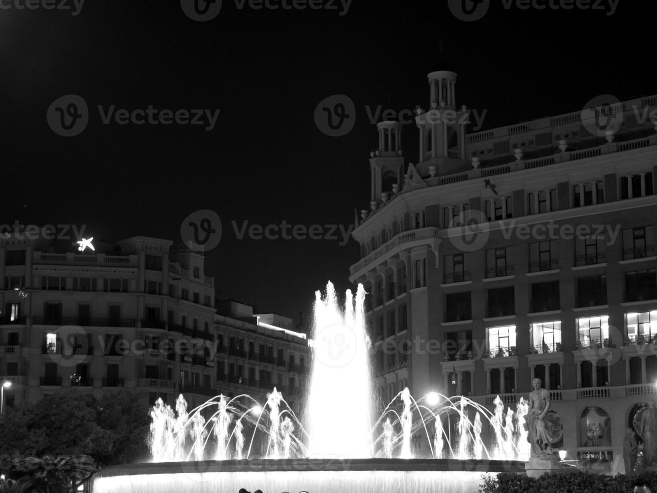 barcelona de noche foto