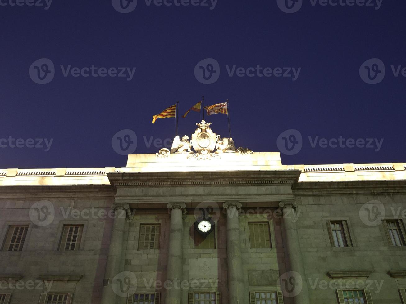 barcelona at night 10901825 Stock Photo at Vecteezy