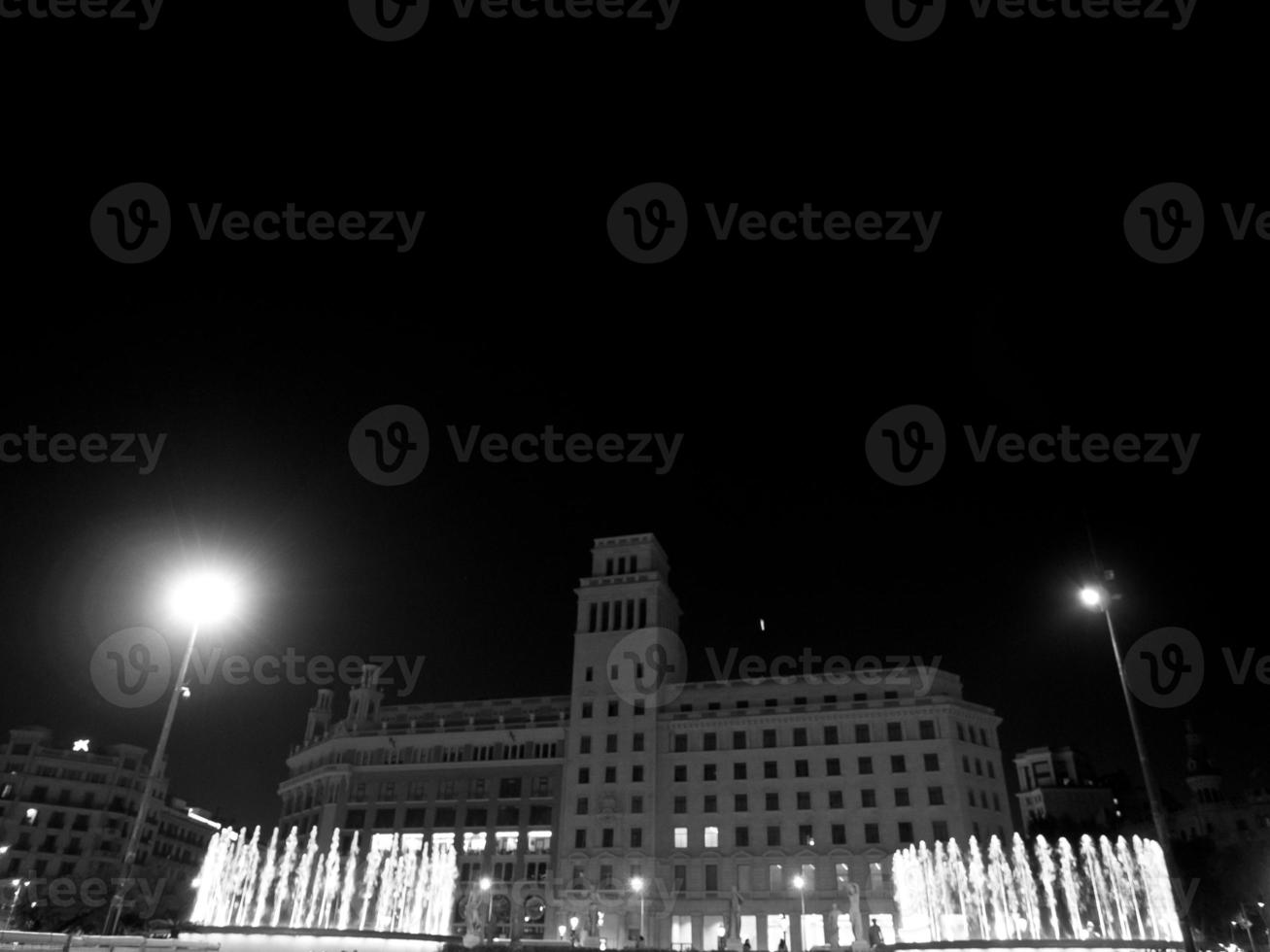 barcelona de noche foto