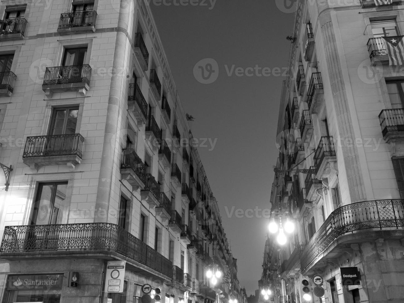 barcelona at night photo