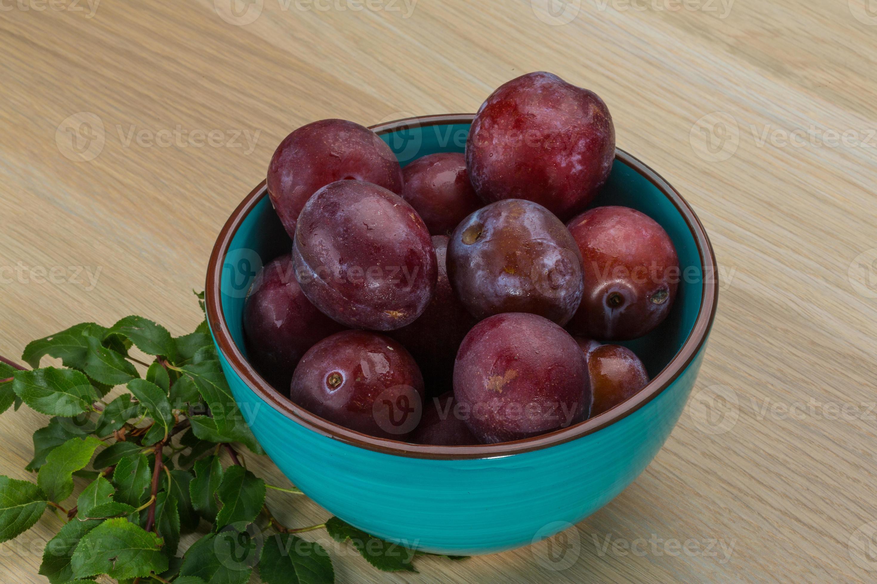 Plums in the bowl 10908305 Stock Photo at Vecteezy