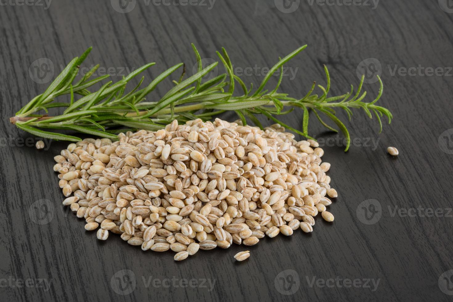 Raw pearl barley photo