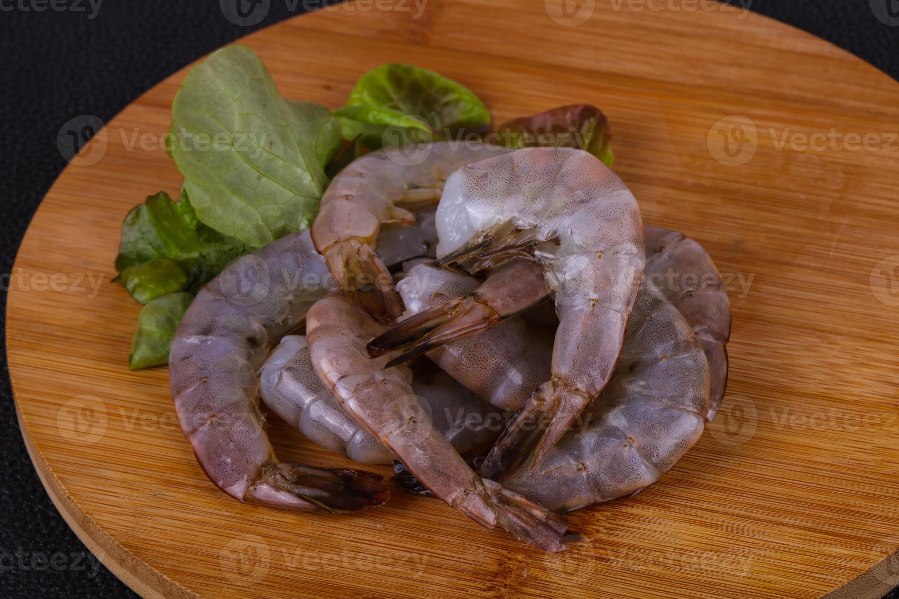 Raw king prawns ready for cooking 10936583 Stock Photo at Vecteezy