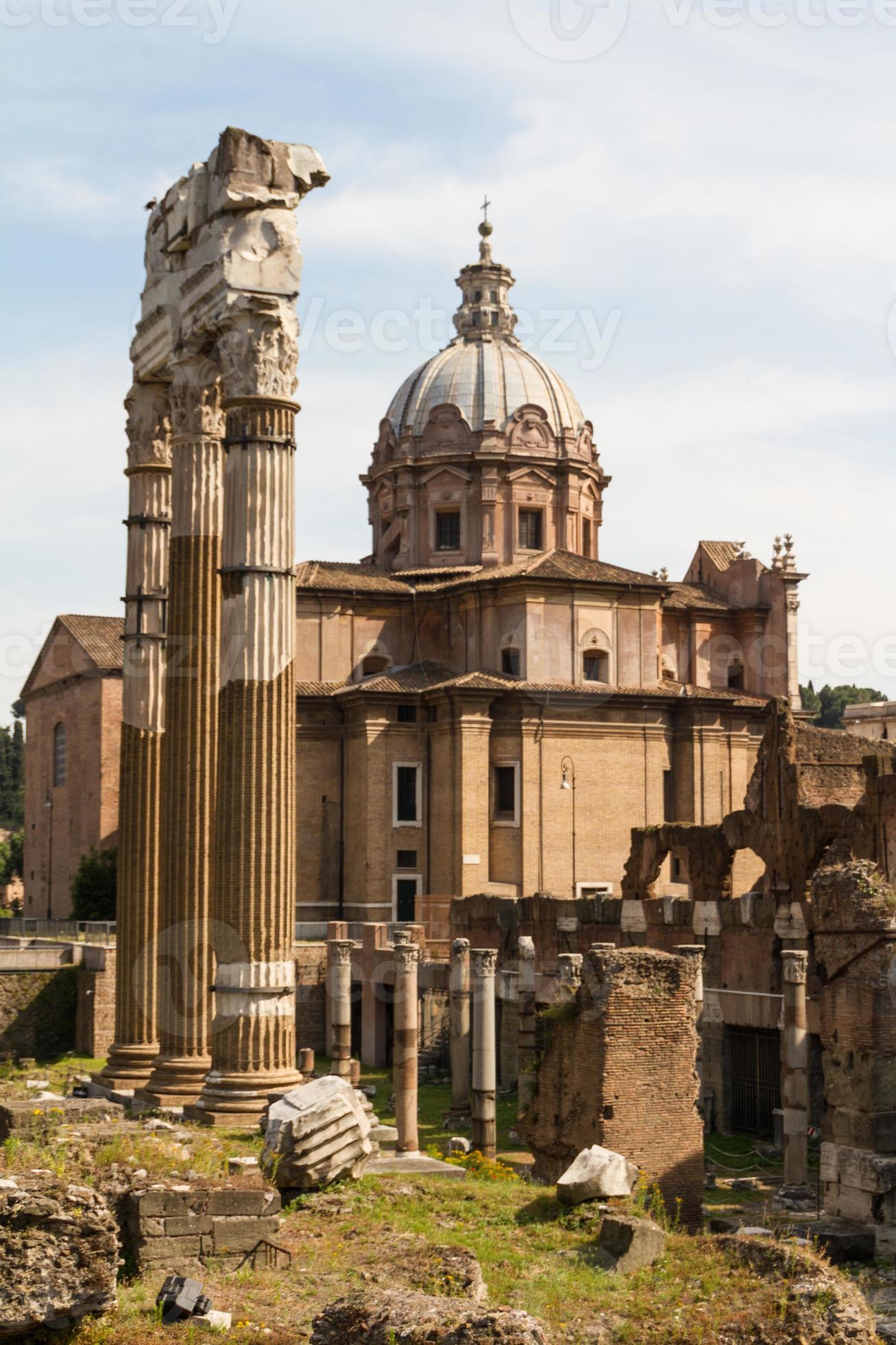 Building ruins and ancient columns in Rome, Italy 10936620 Stock Photo