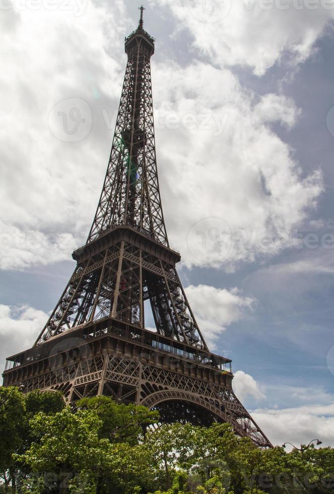 torre eiffel parís vista vertical foto