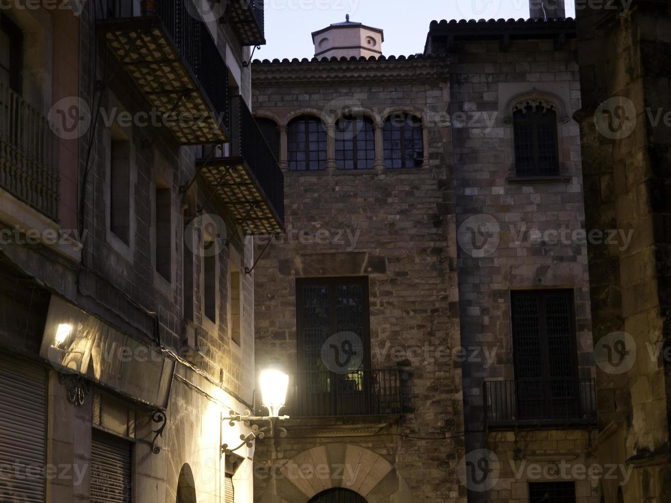 barcelona at night photo