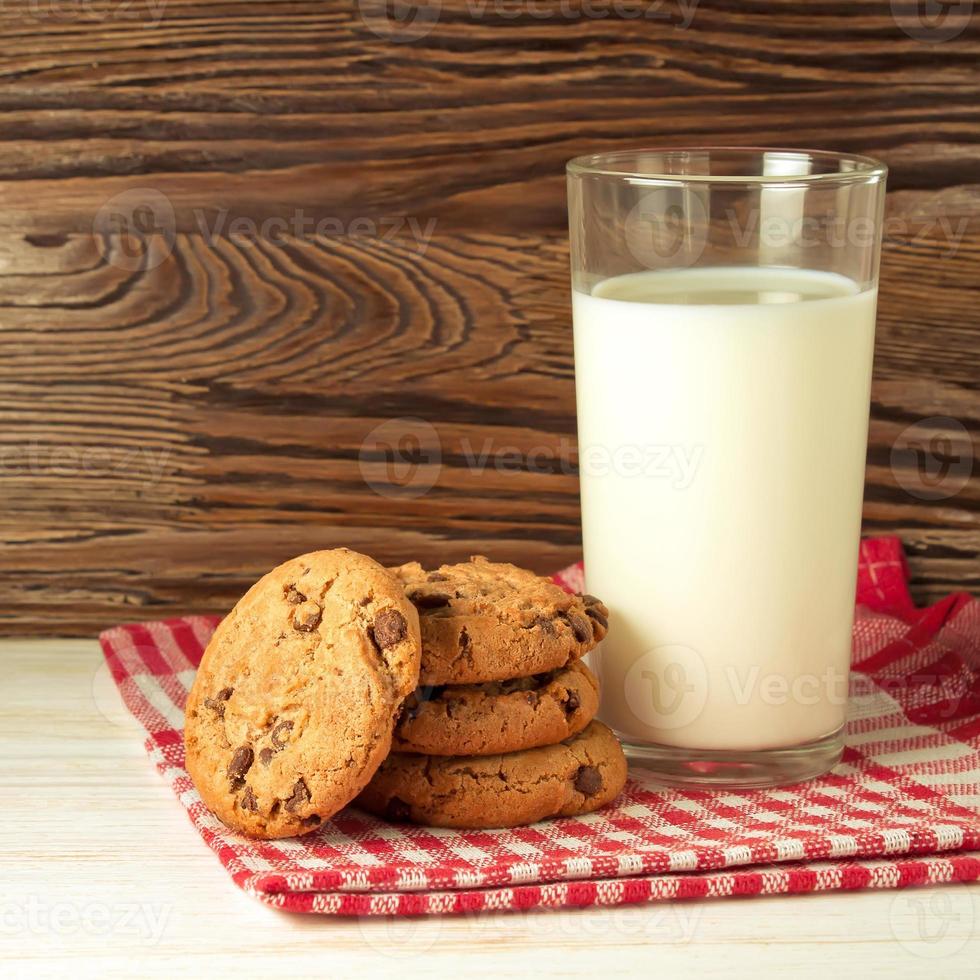 Chocolate cookie and glass of milk photo