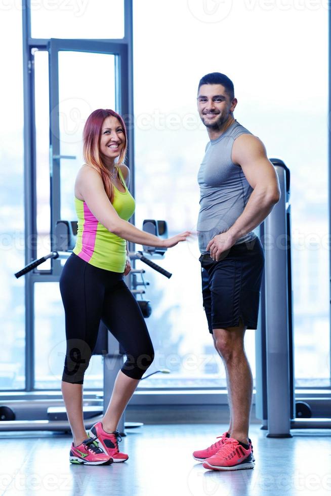 pareja en el gimnasio foto