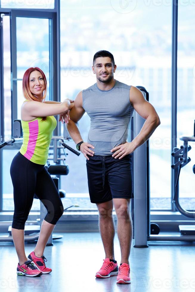 pareja en el gimnasio foto