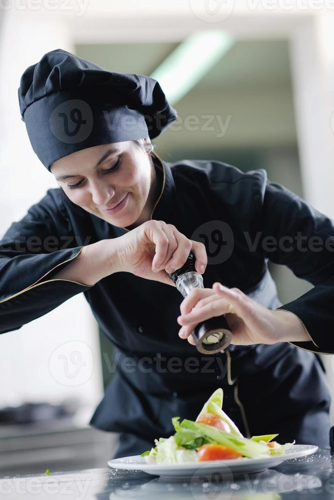 chef preparando comida foto