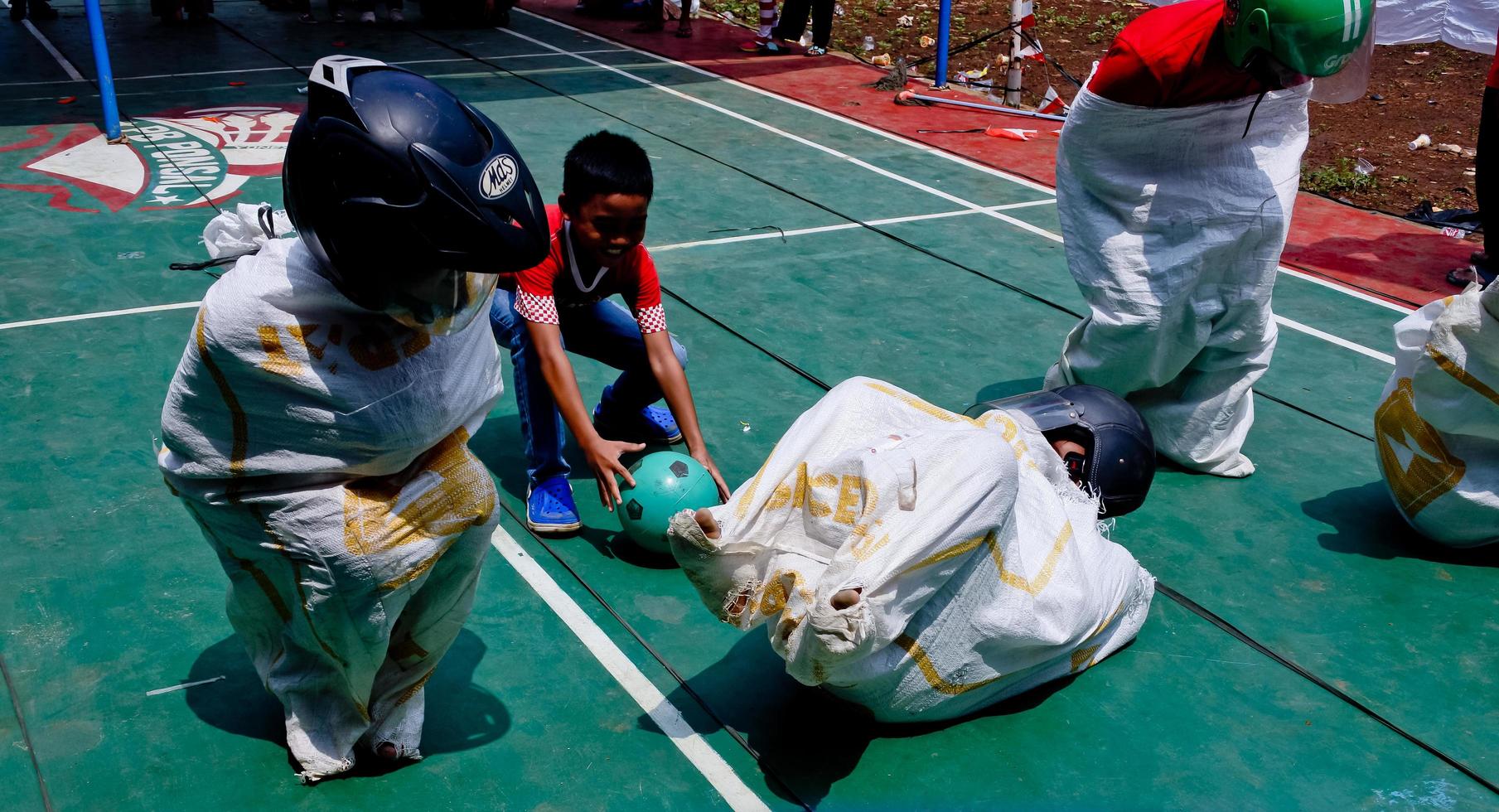 Pamulang, August 17, 2022. Various competitions to commemorate Indonesia's independence day were carried out in a simple but still lively manner. photo