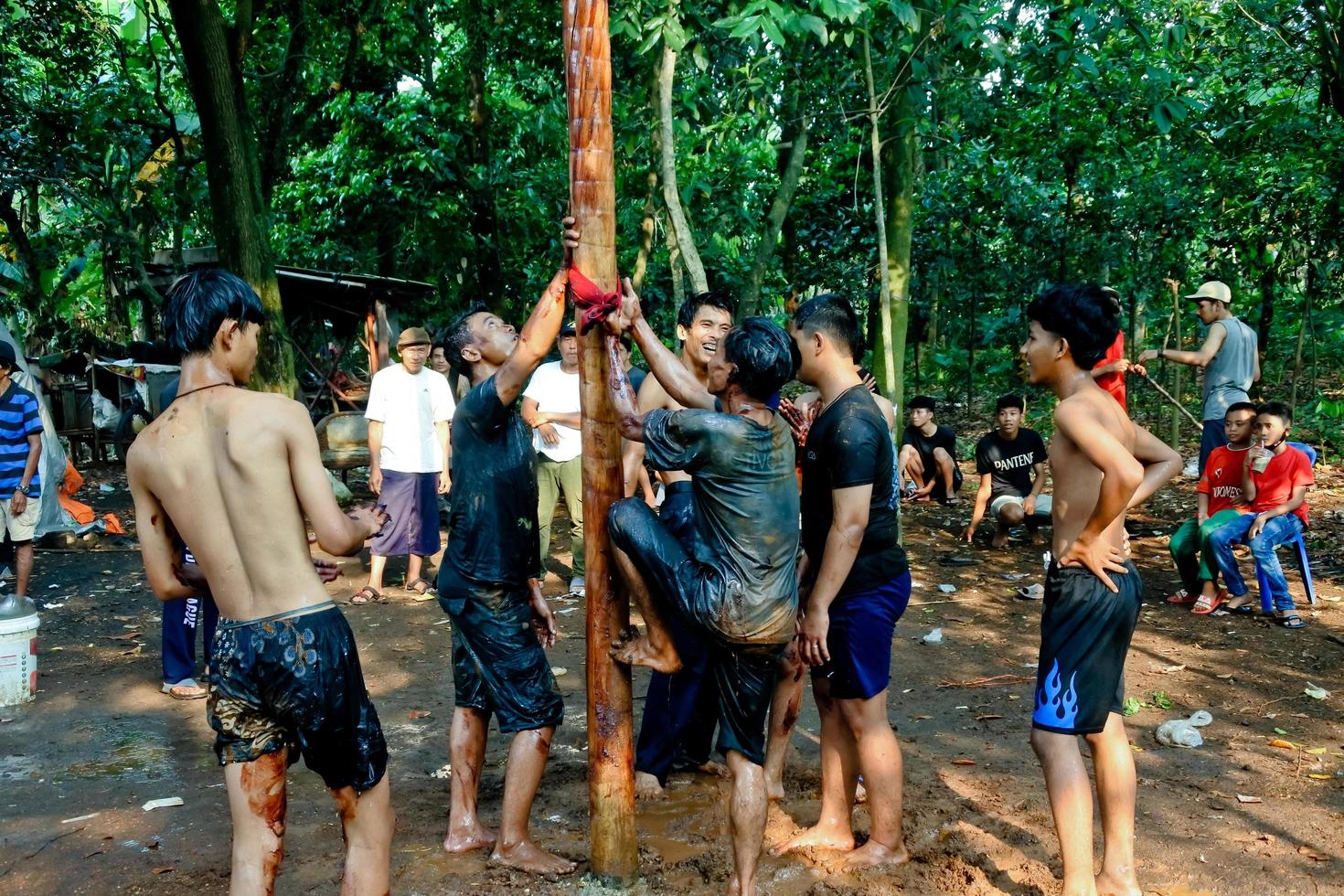 Pamulang, August 17, 2022. Various competitions to commemorate Indonesia's independence day were carried out in a simple but still lively manner. photo