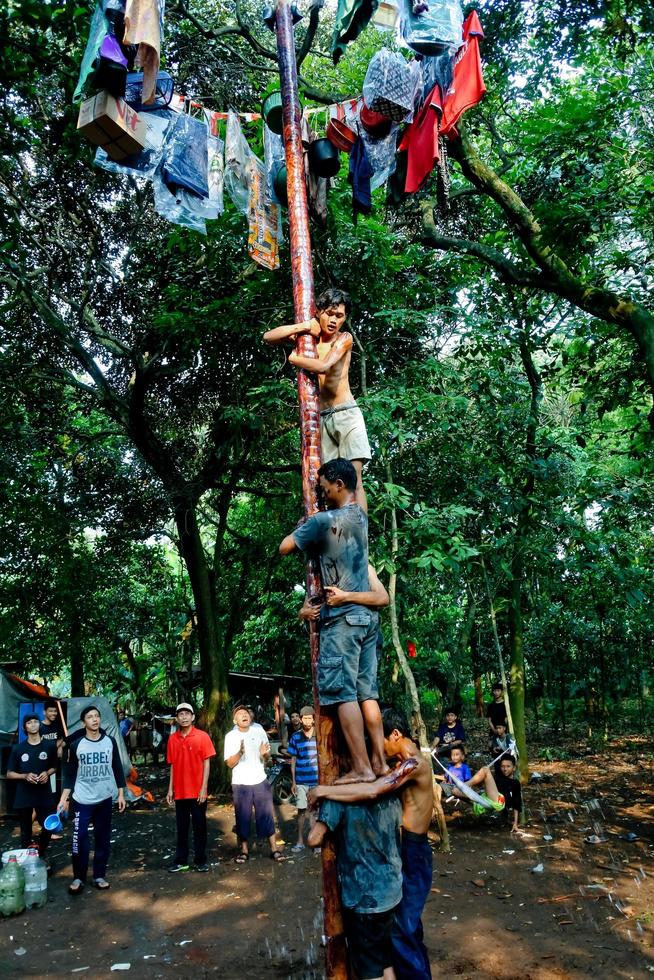 Pamulang, August 17, 2022. Various competitions to commemorate Indonesia's independence day were carried out in a simple but still lively manner. photo
