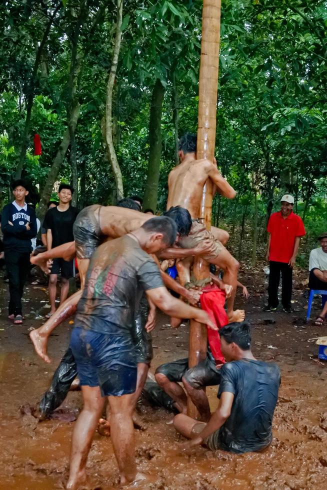 Pamulang, August 17, 2022. Various competitions to commemorate Indonesia's independence day were carried out in a simple but still lively manner. photo