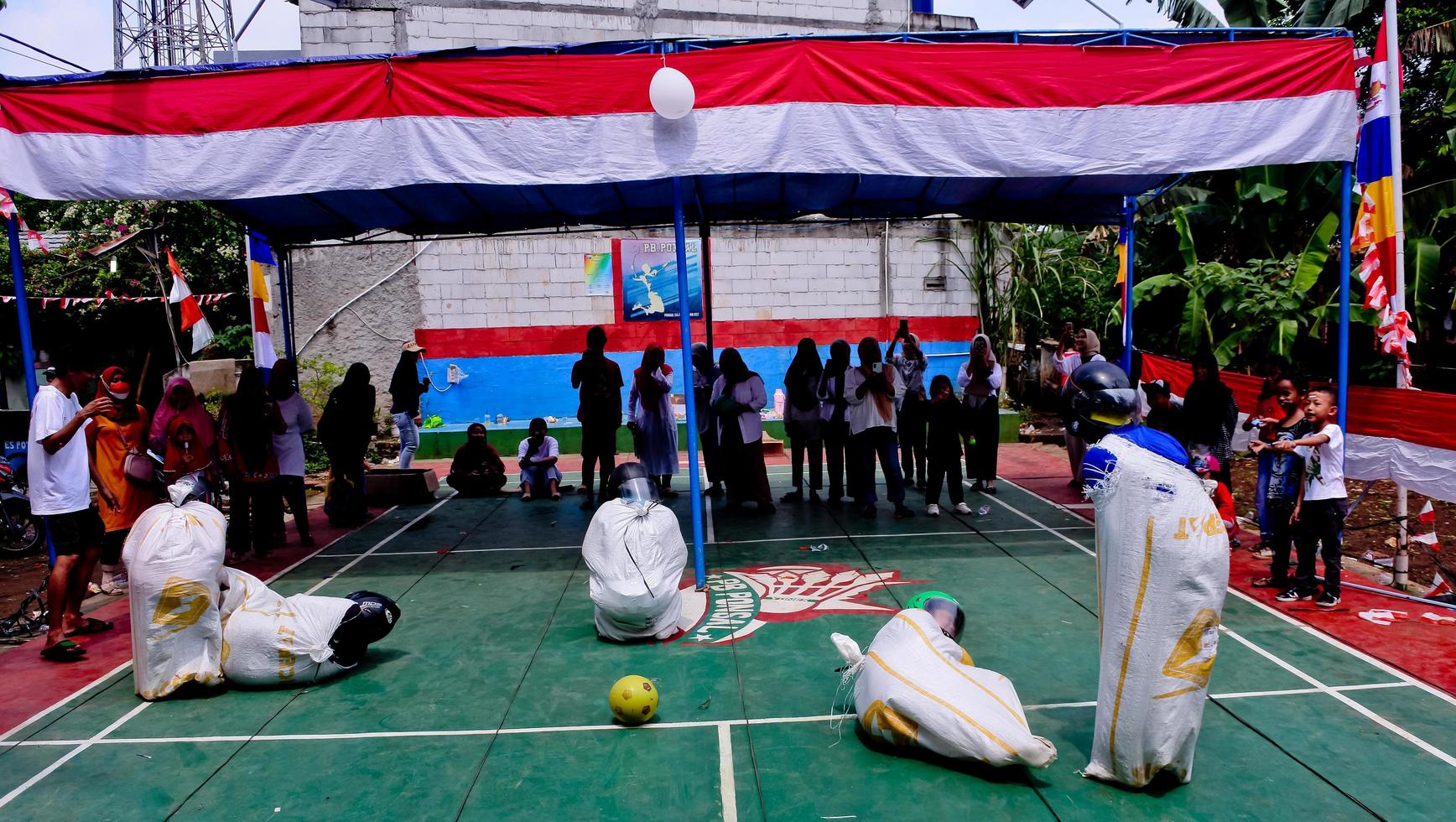 Pamulang, August 17, 2022. Various competitions to commemorate Indonesia's independence day were carried out in a simple but still lively manner. photo