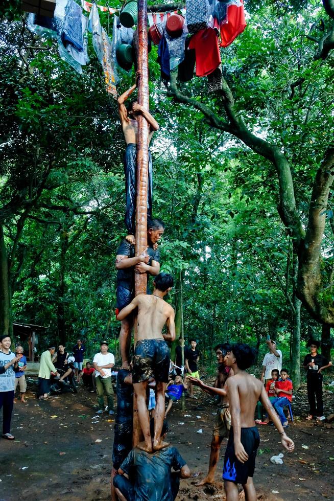 Pamulang, August 17, 2022. Various competitions to commemorate Indonesia's independence day were carried out in a simple but still lively manner. photo