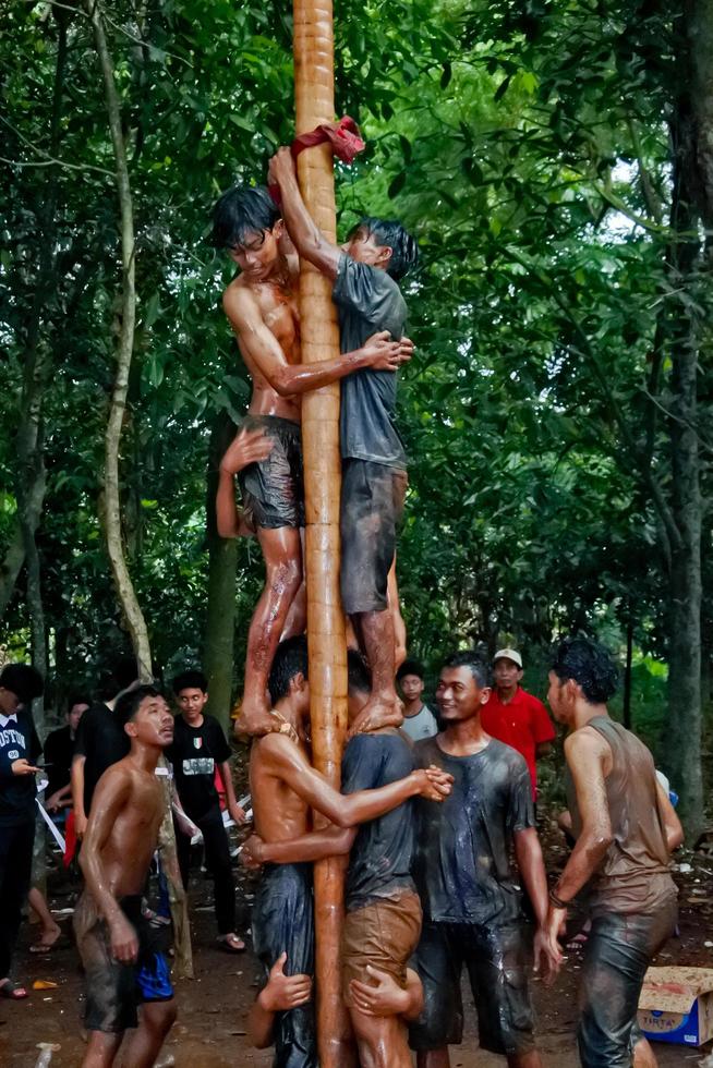 Pamulang, August 17, 2022. Various competitions to commemorate Indonesia's independence day were carried out in a simple but still lively manner. photo