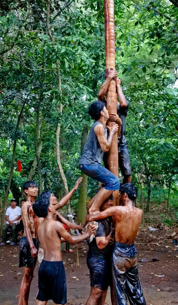 Pamulang, August 17, 2022. Various competitions to commemorate Indonesia's independence day were carried out in a simple but still lively manner. photo
