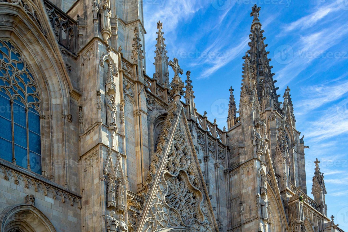 españa, catedral de barcelona situada en el corazón del distrito histórico de las ramblas foto