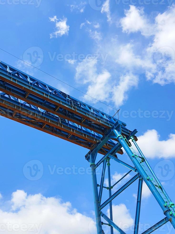 This is a photo of the gantry portal for lifting girders.