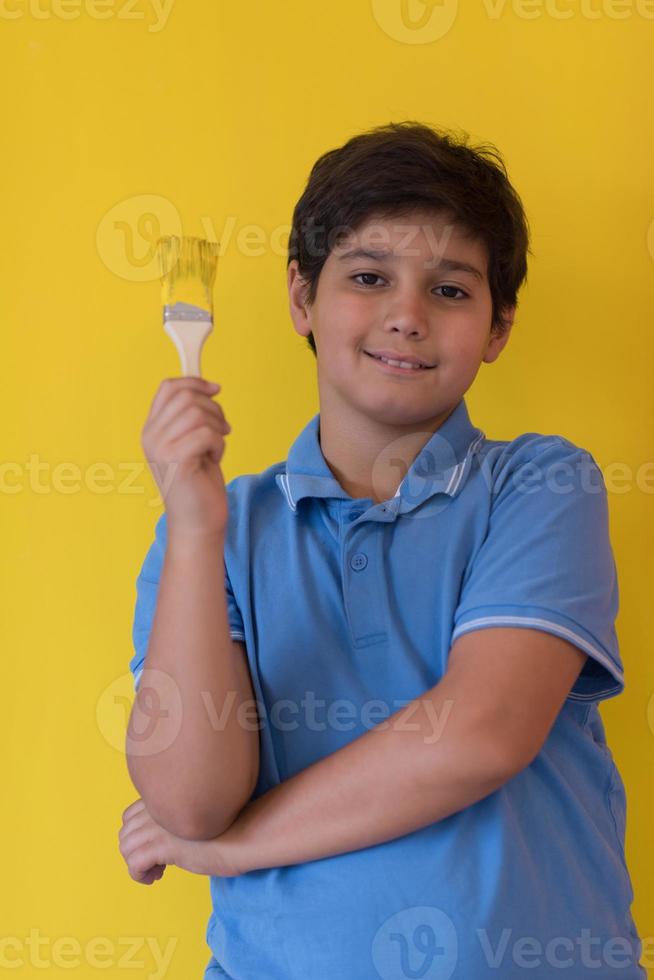 retrato de un joven pintor feliz foto