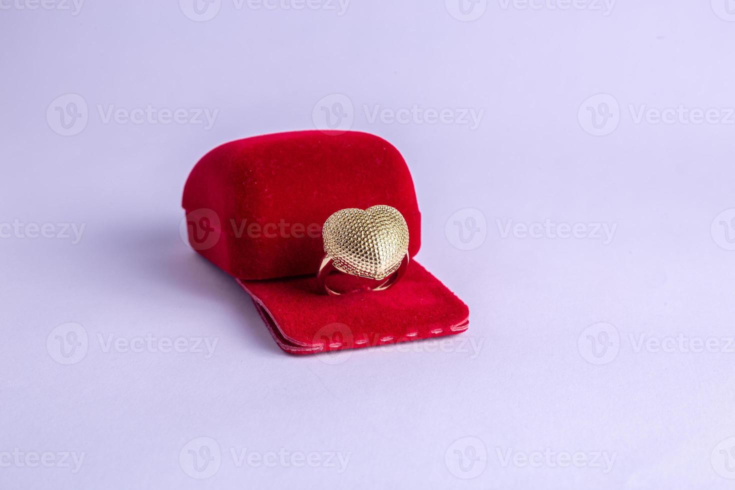 golden heart ring photo