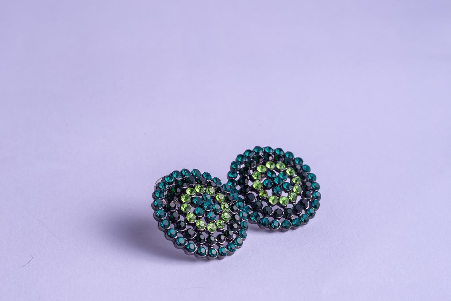 green emerald earrings photo
