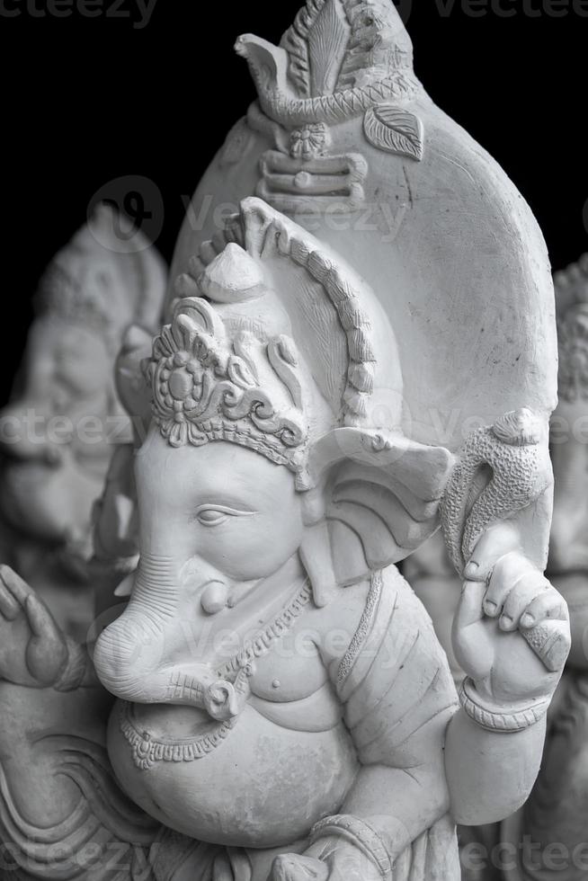 feliz festival de ganesh chaturthi, estatua del señor ganesha foto