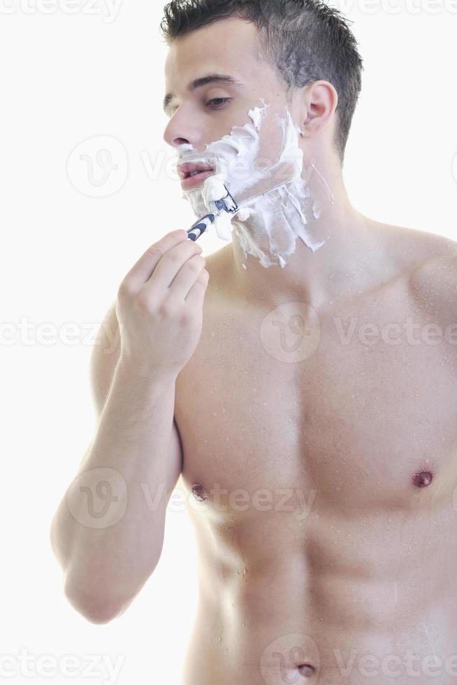 joven afeitado foto