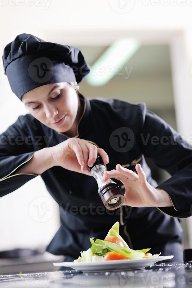 chef preparando comida foto