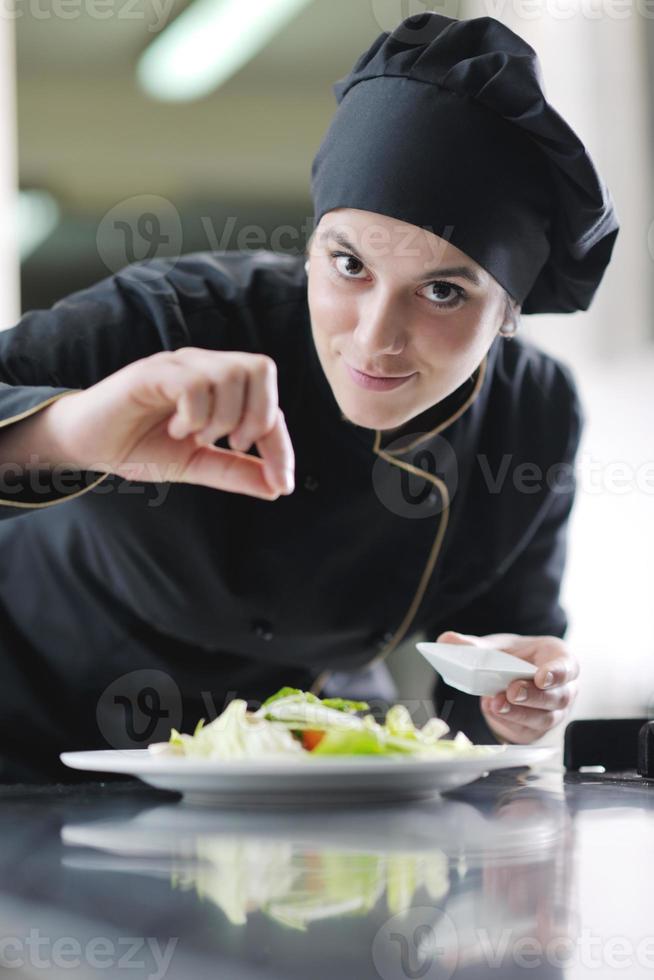 chef preparando comida foto