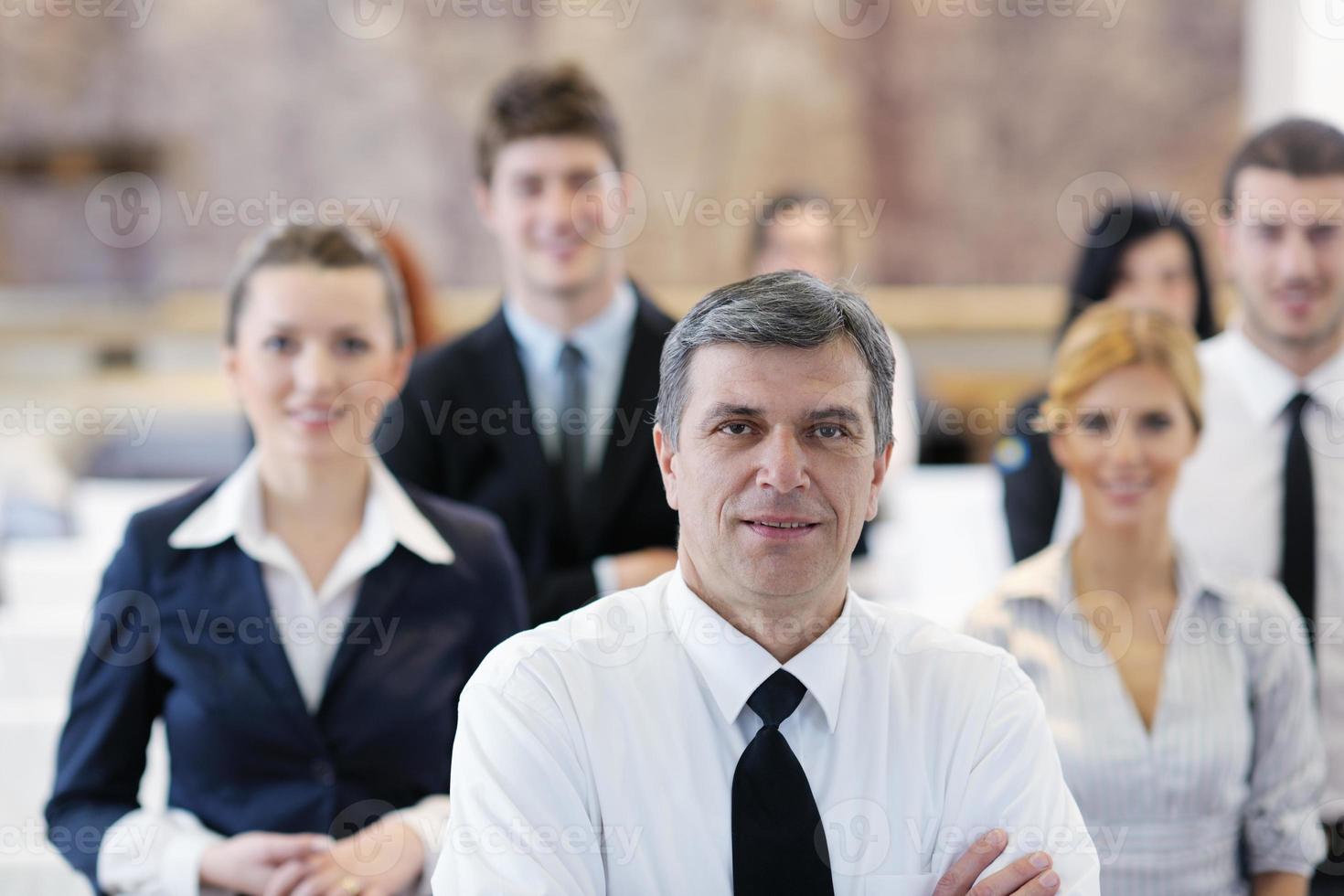 grupo de personas de negocios en seminario foto