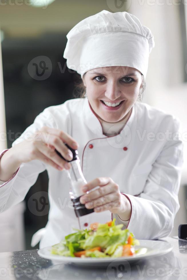 chef preparando comida foto