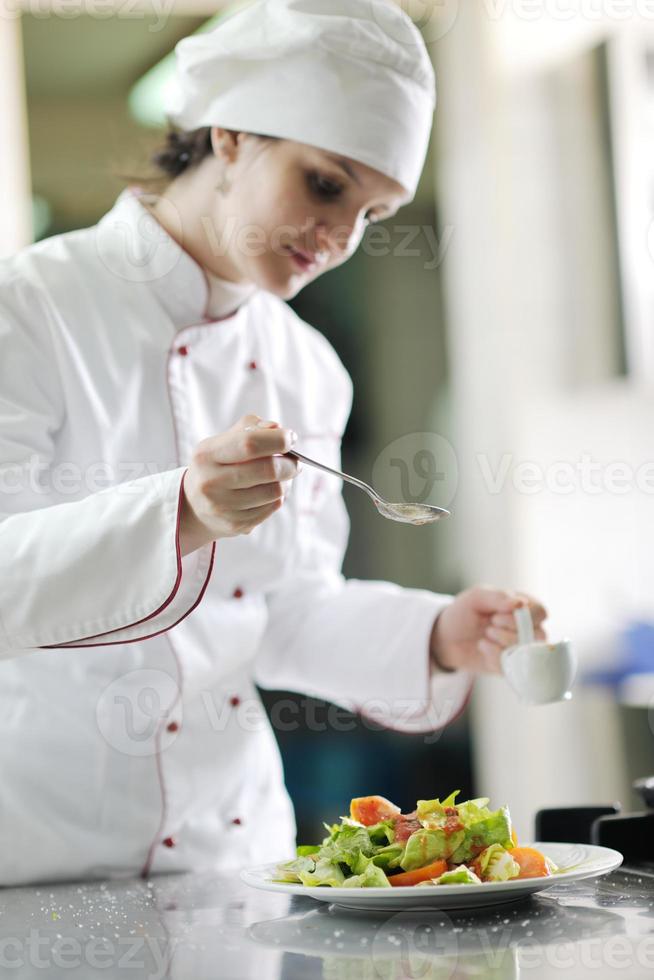 chef preparando comida foto