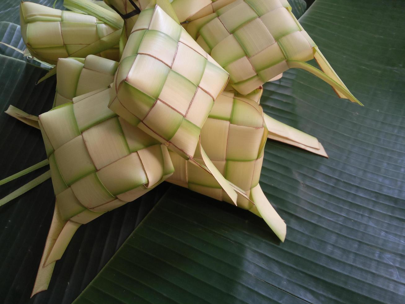 Ketupat in Indonesia is a kind of way of cooking rice by inserting rice into a coconut leaf which is shaped like a diamond. Then steamed. Very famous in Indonesia. Usually appears on Eid al-Fitr photo