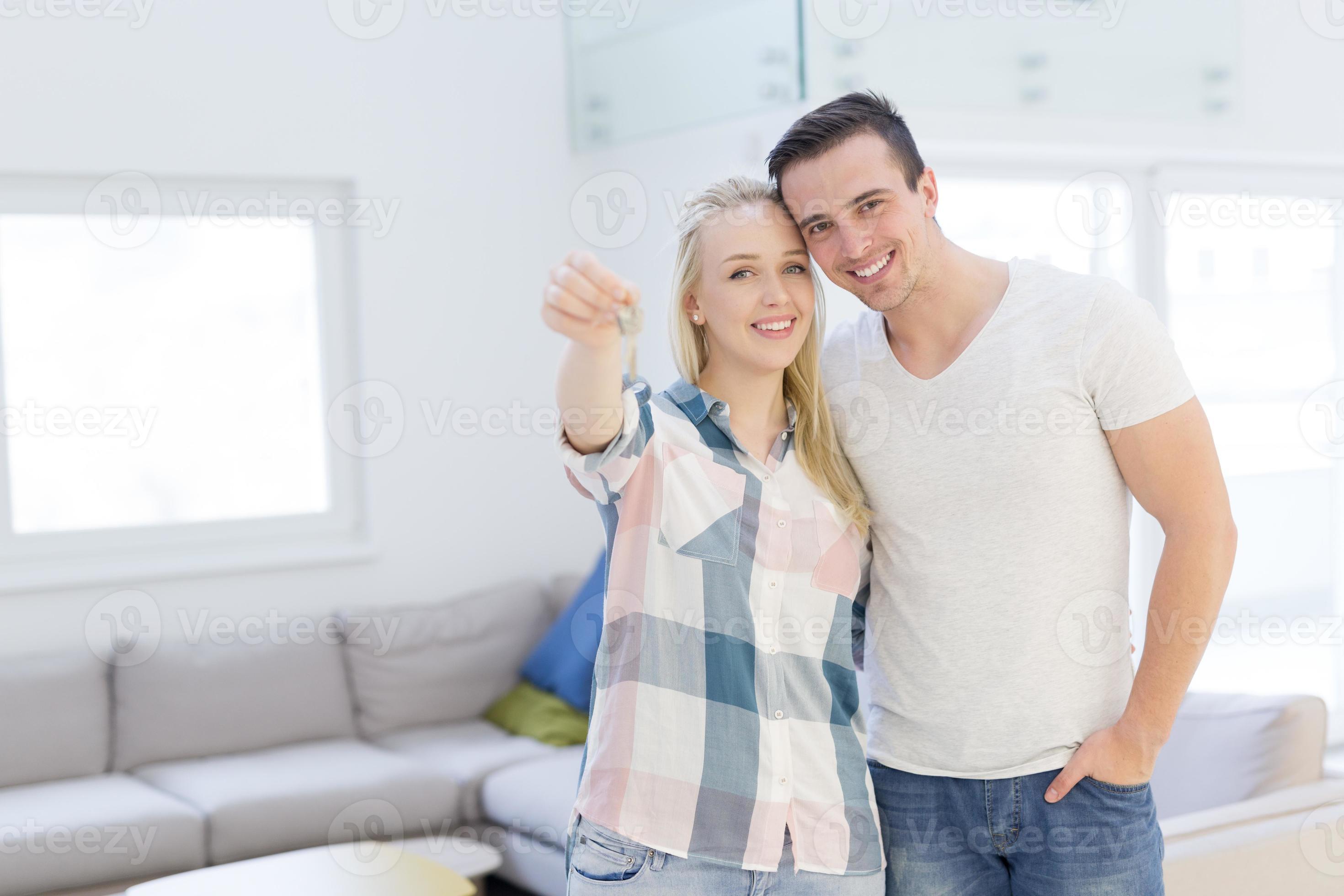 Couple Showing A Keys Of Their New House 11007007 Stock Photo At Vecteezy couple-showing-a-keys-of-their-new-house-11007007-stock-photo-at-vecteezy