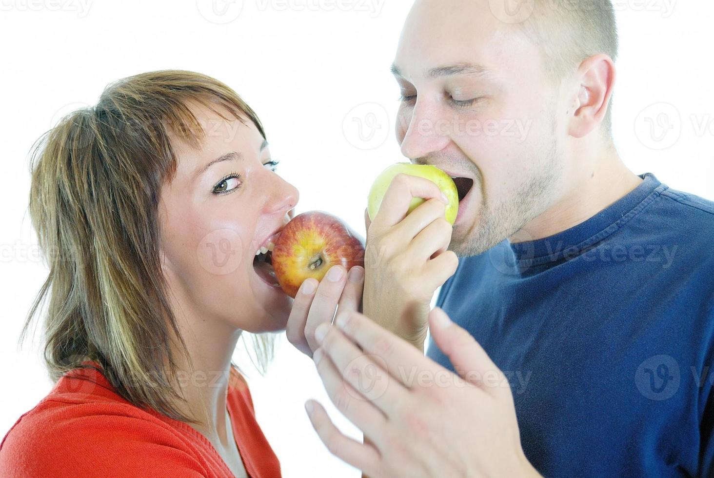 pareja saludable con manzana foto